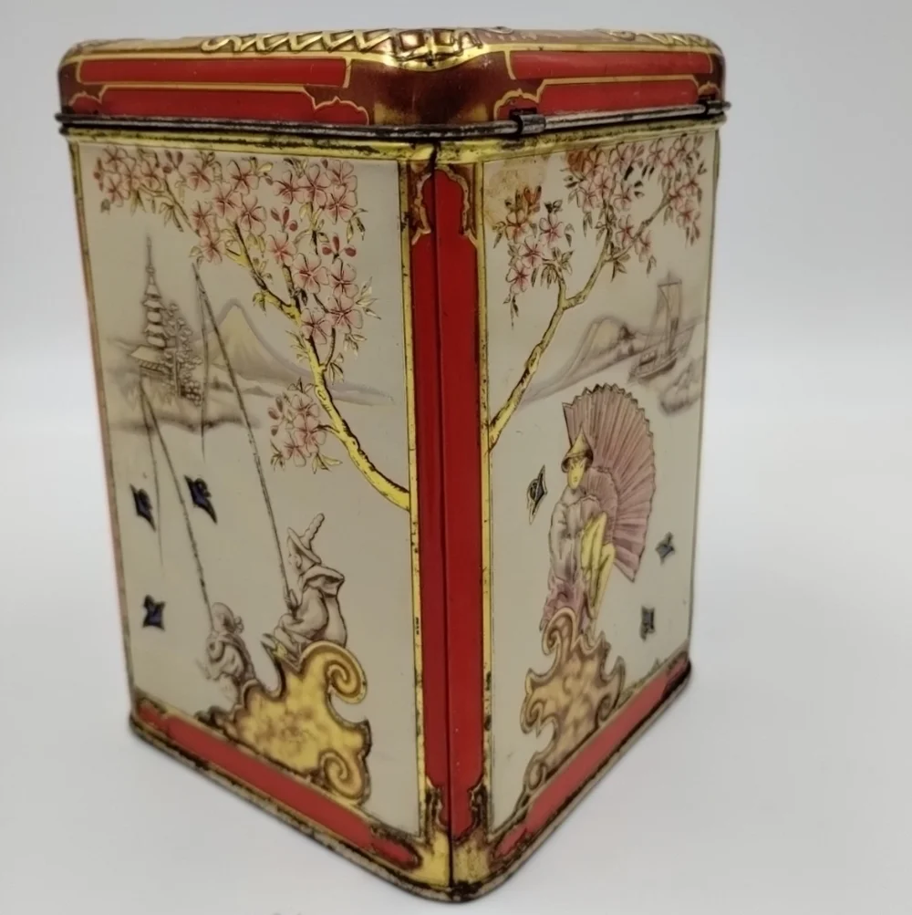 Chinese Oriental  Design Tin Hinged Box  / Made in Holland Lithograph Vintage